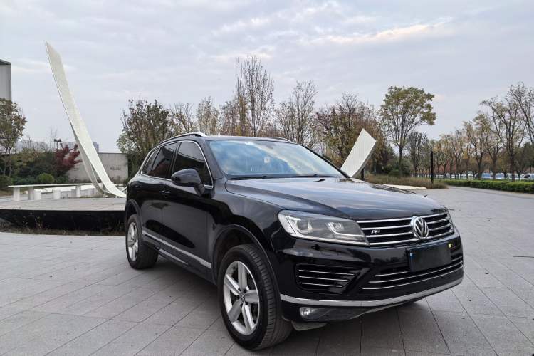 Used Volkswagen Touareg 2018 3.0 TSI Glory Collection Edition Exterior 2