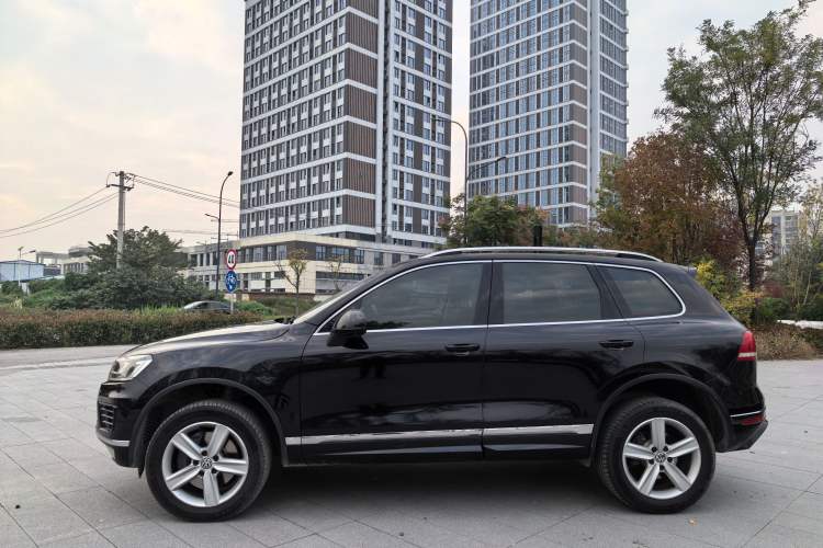 Used Volkswagen Touareg 2018 3.0 TSI Glory Collection Edition Exterior 3
