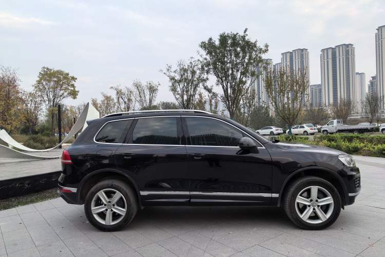 Used Volkswagen Touareg 2018 3.0 TSI Glory Collection Edition Exterior 4