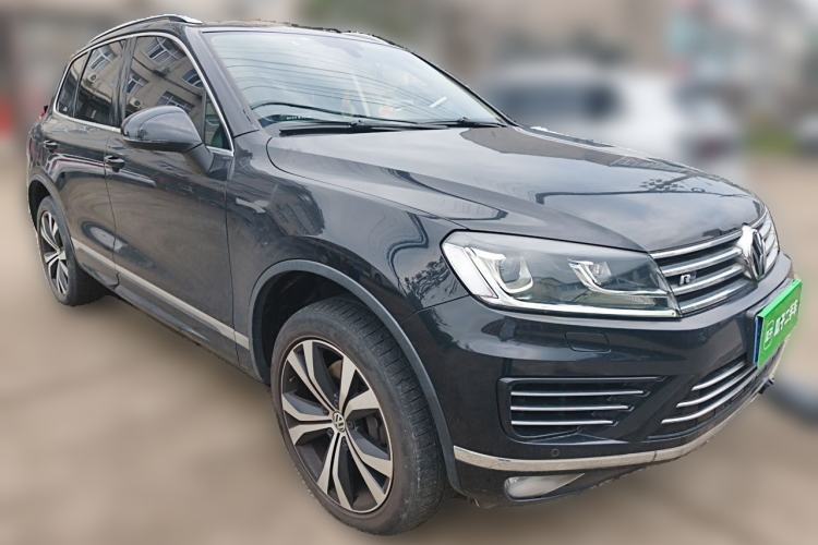 Used Volkswagen Touareg 2018 3.0 TSI Glory Collection Edition Front Right 45 Deg