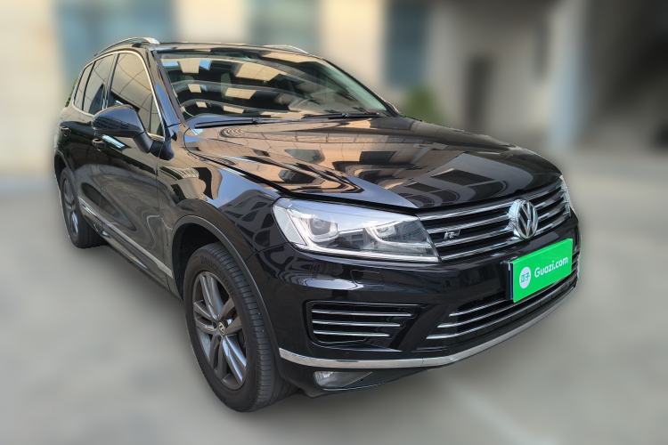 Used Volkswagen Touareg 2018 3.0 TSI Glory Collection Edition Front Right 45 Deg