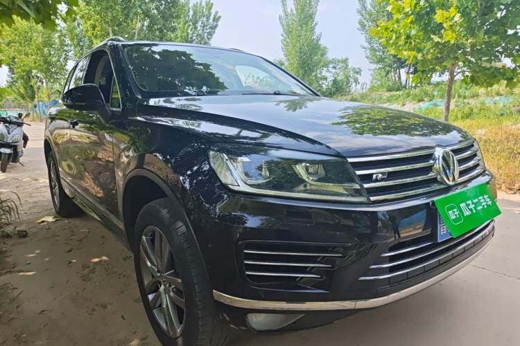 Used Volkswagen Touareg 2018 3.0 TSI Glory Collection Edition Front Right 45 Deg