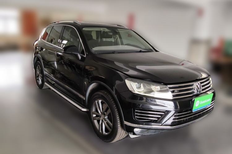 Used Volkswagen Touareg 2018 3.0 TSI Glory Collection Edition Front Right 45 Deg