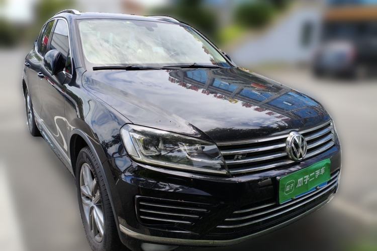 Used Volkswagen Touareg 2018 3.0 TSI Glory Collection Edition Front Right 45 Deg