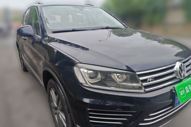 Used Volkswagen Touareg 2018 3.0 TSI Glory Collection Edition Front Right 45 Deg