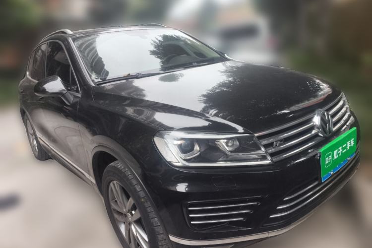 Used Volkswagen Touareg 2018 3.0 TSI Glory Collection Edition Front Right 45 Deg