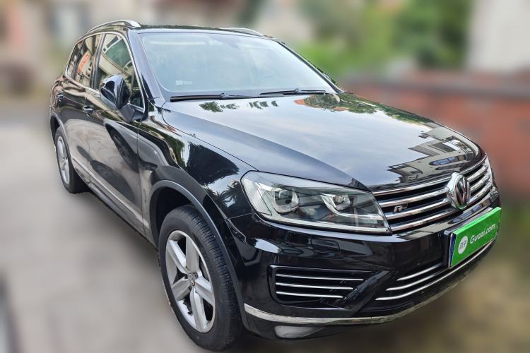 Used Volkswagen Touareg 2018 3.0 TSI Glory Collection Edition Front Right 45 Deg