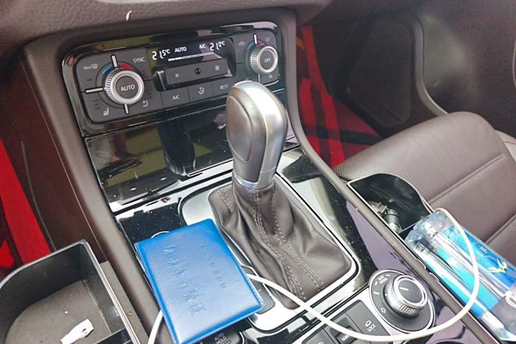 Used Volkswagen Touareg 2018 3.0 TSI Glory Collection Edition Gear Lever