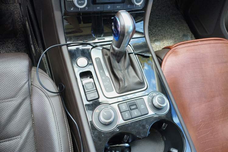 Used Volkswagen Touareg 2018 3.0 TSI Glory Collection Edition Gear Lever