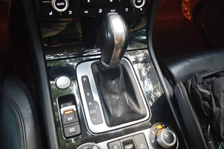 Used Volkswagen Touareg  Gear Lever