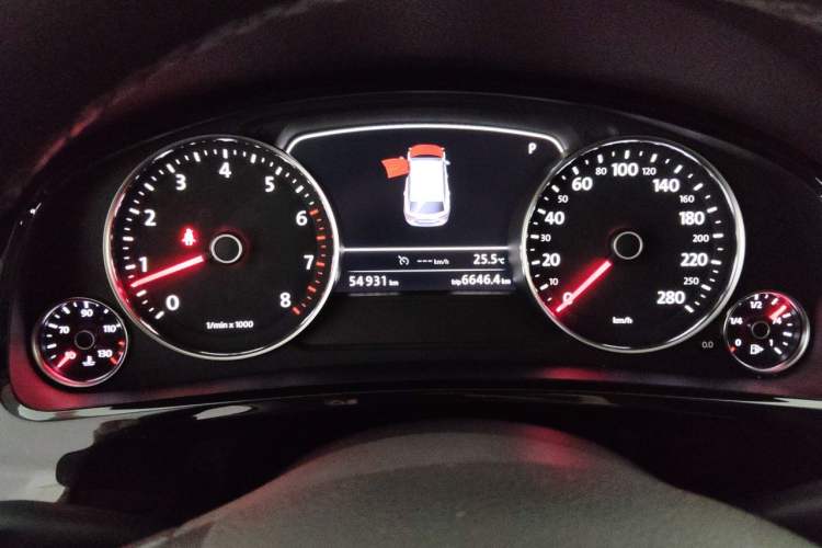 Used Volkswagen Touareg 2018 3.0 TSI Glory Collection Edition Instrument Cluster