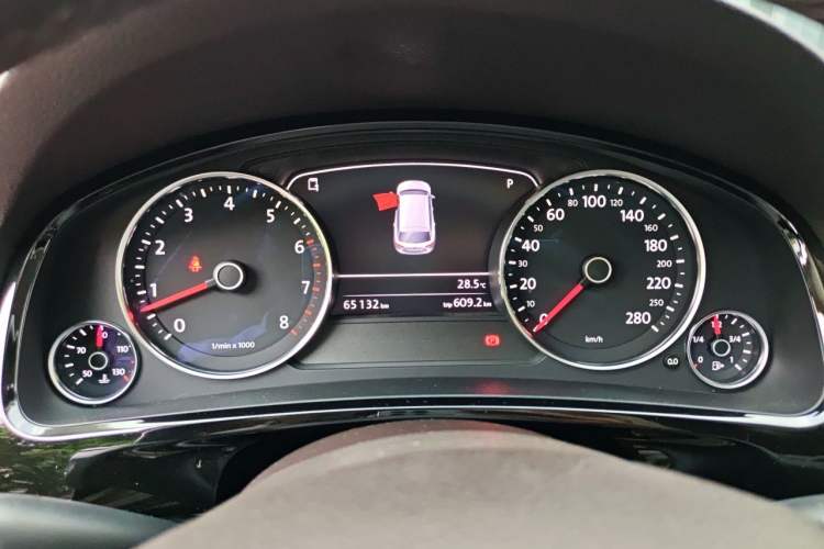 Used Volkswagen Touareg 2018 3.0 TSI Glory Collection Edition Instrument Cluster