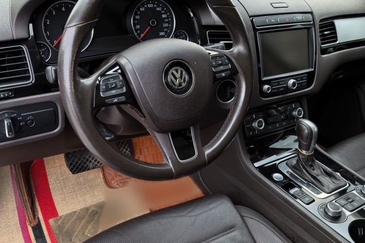 Used Volkswagen Touareg 2018 3.0 TSI Glory Collection Edition Interior 1