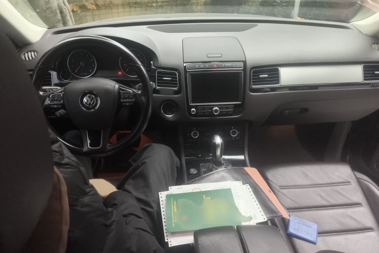 Used Volkswagen Touareg 2018 3.0 TSI Glory Collection Edition Interior 2