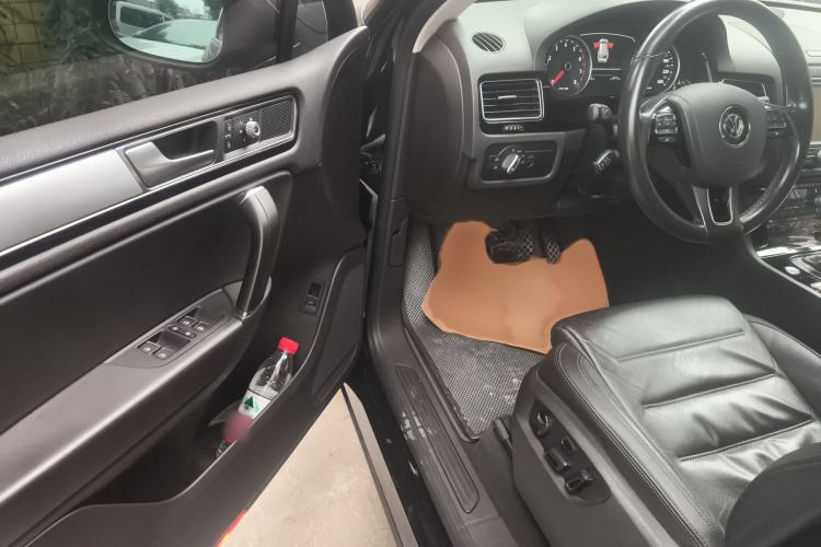 Used Volkswagen Touareg 2018 3.0 TSI Glory Collection Edition Interior 3