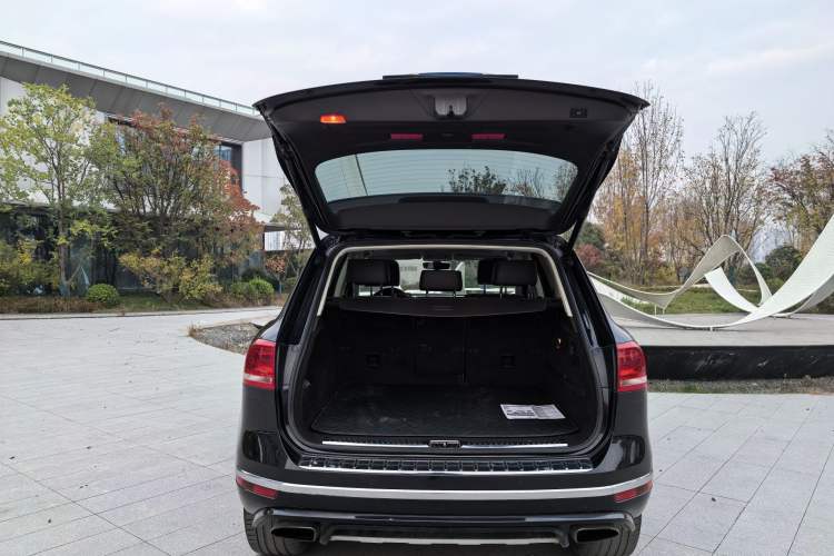 Used Volkswagen Touareg 2018 3.0 TSI Glory Collection Edition Interior 6