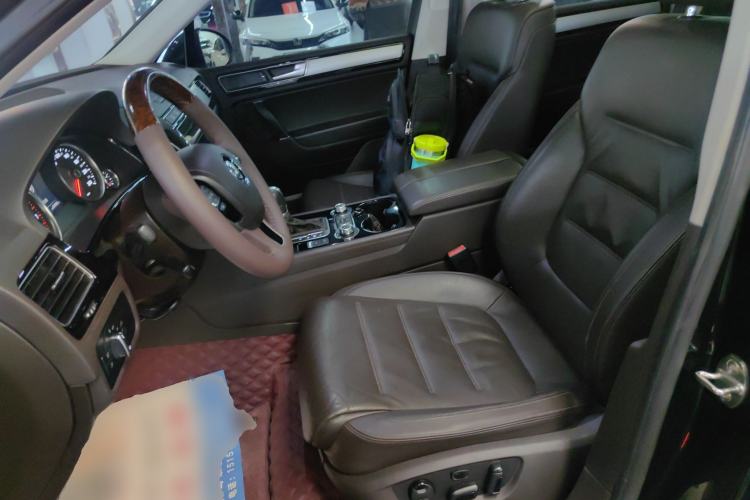 Used Volkswagen Touareg 2018 3.0 TSI Glory Collection Edition Left Front Seat