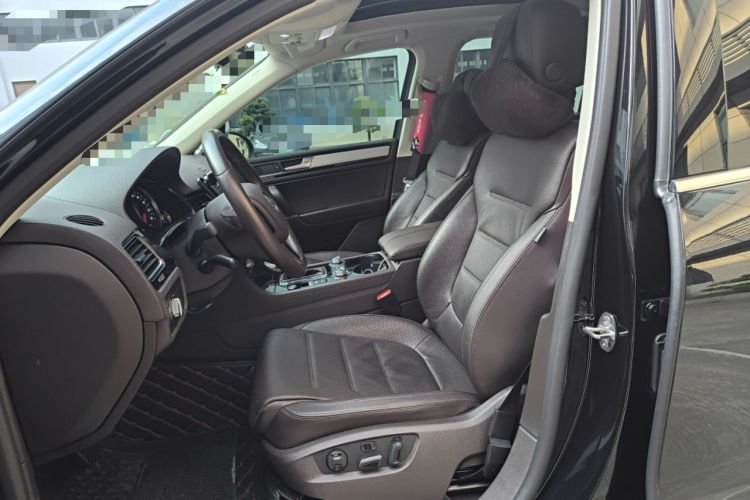 Used Volkswagen Touareg 2018 3.0 TSI Glory Collection Edition Left Front Seat