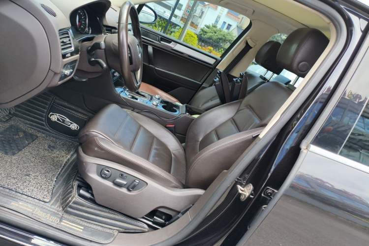 Used Volkswagen Touareg 2018 3.0 TSI Glory Collection Edition Left Front Seat