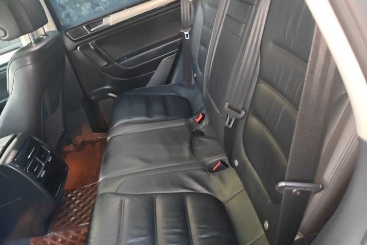 Used Volkswagen Touareg  Left Rear Seat