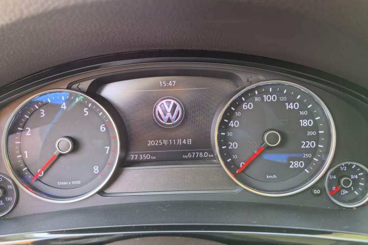 Used Volkswagen Touareg 2018 3.0 TSI Glory Collection Edition Odometer Close Up