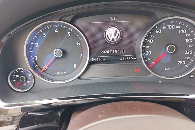 Used Volkswagen Touareg 2018 3.0 TSI Glory Collection Edition Odometer Close Up