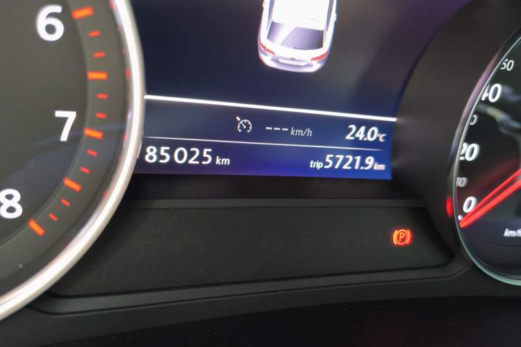 Used Volkswagen Touareg 2018 3.0 TSI Glory Collection Edition Odometer Close Up