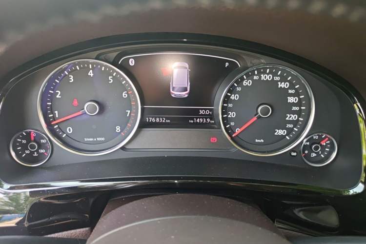 Used Volkswagen Touareg 2018 3.0 TSI Glory Collection Edition Odometer Close Up