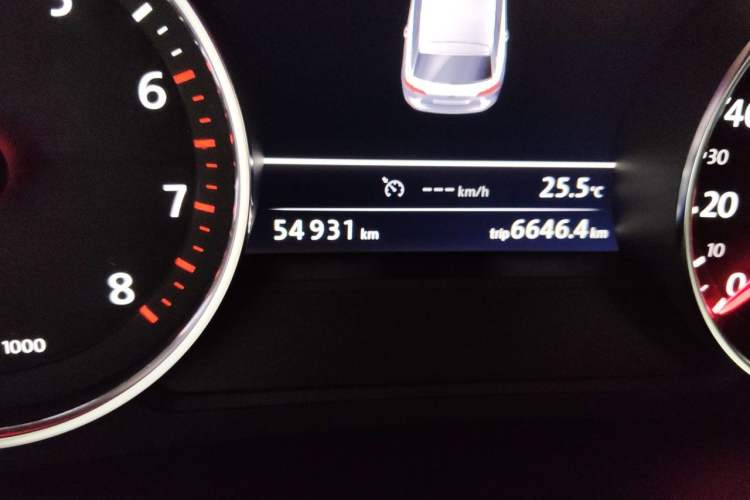 Used Volkswagen Touareg 2018 3.0 TSI Glory Collection Edition Odometer Close Up