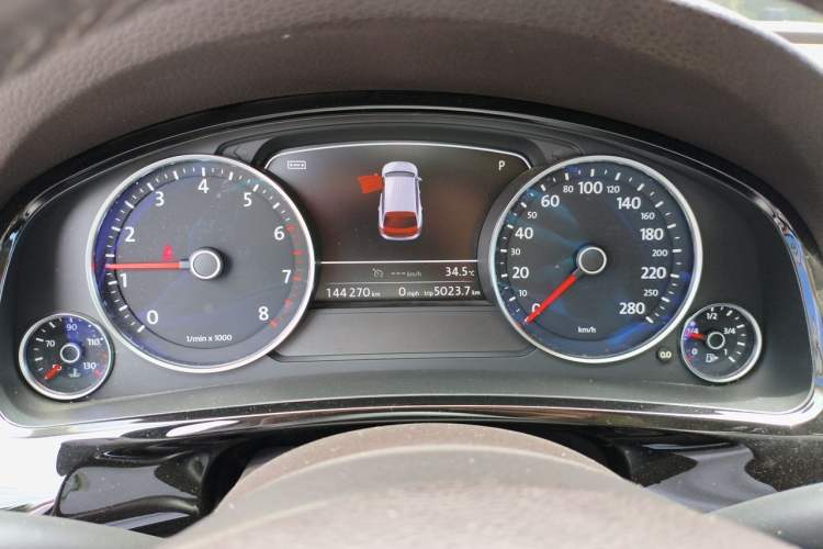 Used Volkswagen Touareg 2018 3.0 TSI Glory Collection Edition Odometer Close Up