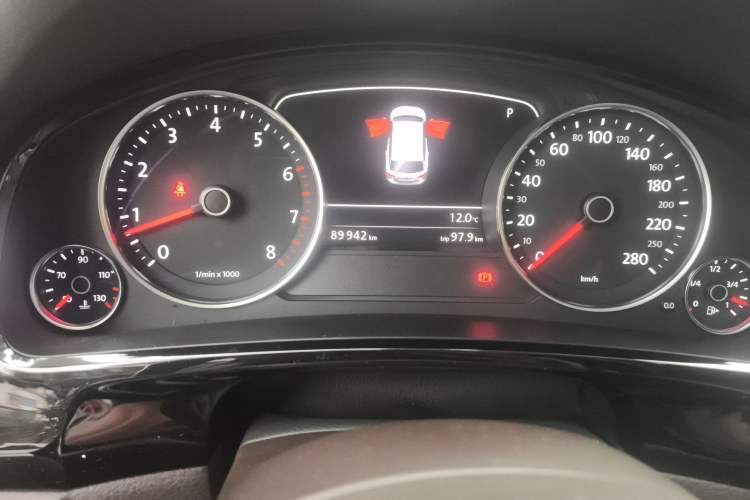 Used Volkswagen Touareg 2018 3.0 TSI Glory Collection Edition Odometer Close Up