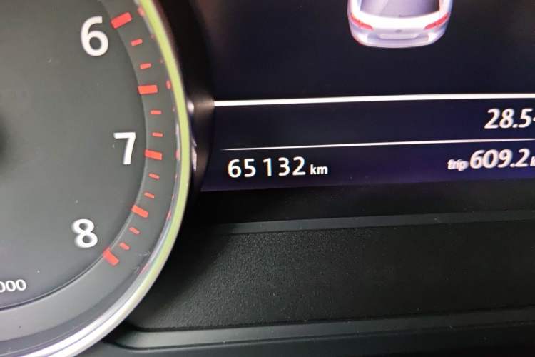 Used Volkswagen Touareg 2018 3.0 TSI Glory Collection Edition Odometer Close Up