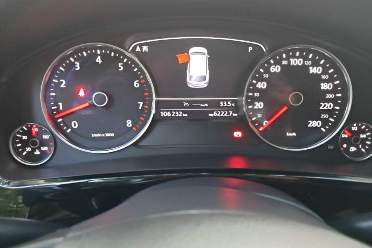 Used Volkswagen Touareg  Odometer Close Up