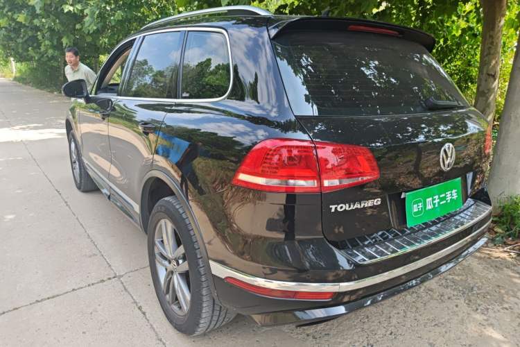 Used Volkswagen Touareg 2018 3.0 TSI Glory Collection Edition Rear Left 45 Deg
