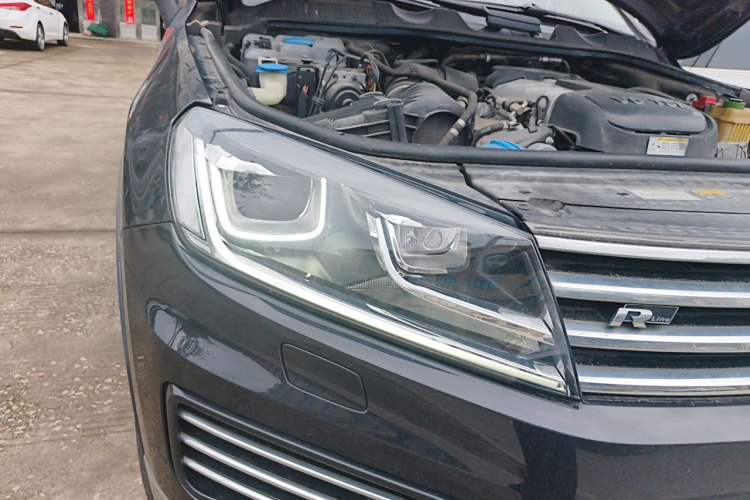 Used Volkswagen Touareg 2018 3.0 TSI Glory Collection Edition Right Front Headlight