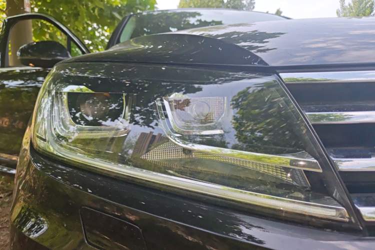 Used Volkswagen Touareg 2018 3.0 TSI Glory Collection Edition Right Front Headlight