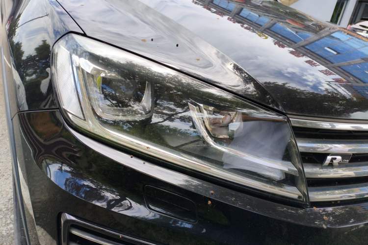 Used Volkswagen Touareg 2018 3.0 TSI Glory Collection Edition Right Front Headlight