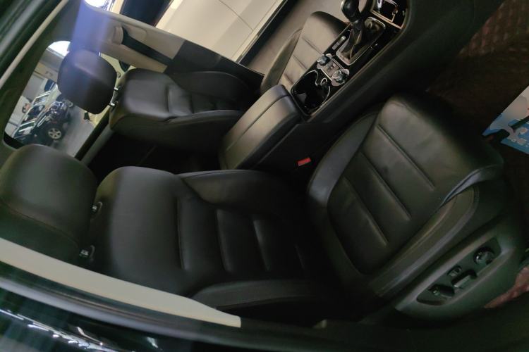 Used Volkswagen Touareg 2018 3.0 TSI Glory Collection Edition Right Front Seat
