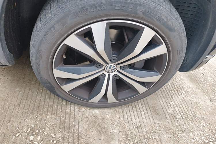 Used Volkswagen Touareg 2018 3.0 TSI Glory Collection Edition Right Front Wheel Hub
