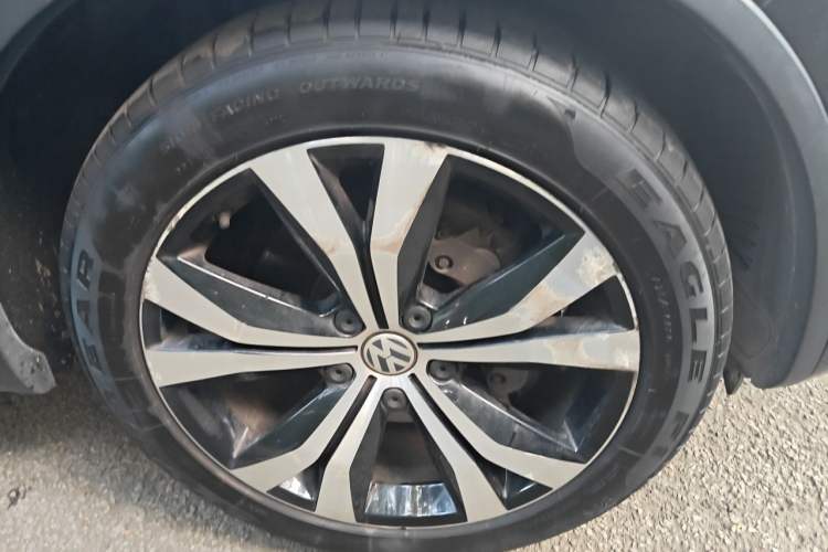 Used Volkswagen Touareg  Right Front Wheel Hub