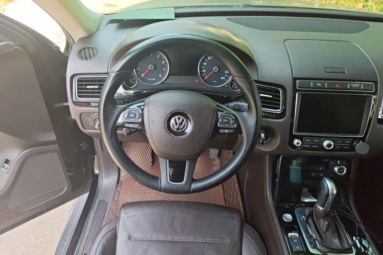 Used Volkswagen Touareg 2018 3.0 TSI Glory Collection Edition Steering Wheel
