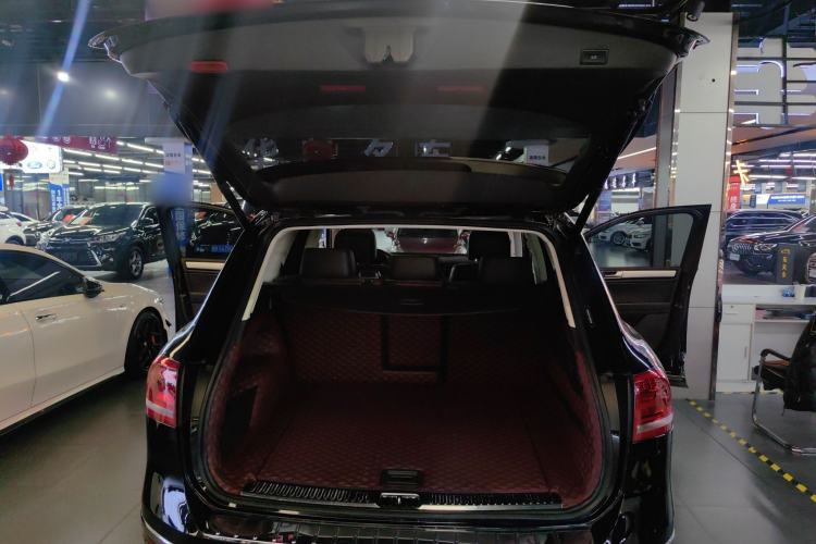 Used Volkswagen Touareg 2018 3.0 TSI Glory Collection Edition Trunk