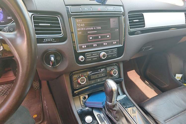 Used Volkswagen Touareg 2018 3.0 TSI Glory Collection Edition Audio And AC Panel
