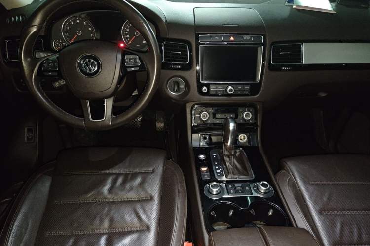 Used Volkswagen Touareg 2018 3.0 TSI Glory Collection Edition Center Console