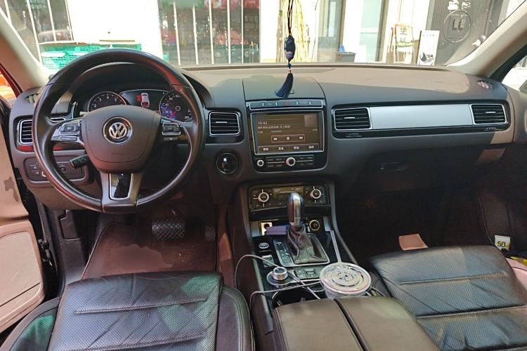 Used Volkswagen Touareg 2018 3.0 TSI Glory Collection Edition Center Console