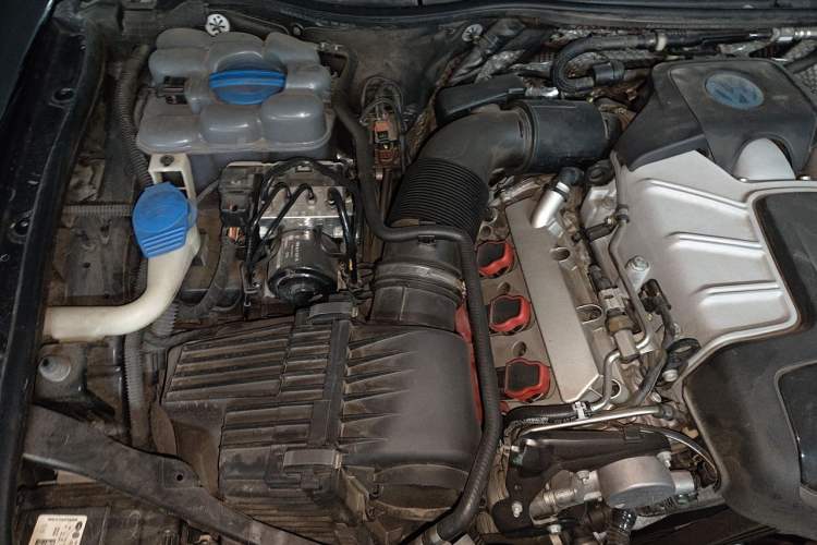 Used Volkswagen Touareg 2018 3.0 TSI Glory Collection Edition Engine Bay Right