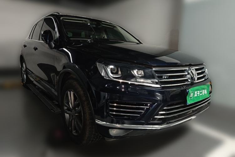 Used Volkswagen Touareg 2018 3.0 TSI Glory Collection Edition Front Right 45 Deg