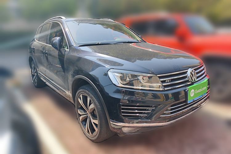 Used Volkswagen Touareg 2018 3.0 TSI Glory Collection Edition Front Right 45 Deg