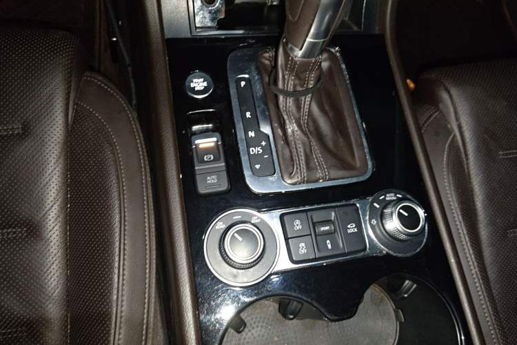 Used Volkswagen Touareg 2018 3.0 TSI Glory Collection Edition Gear Lever