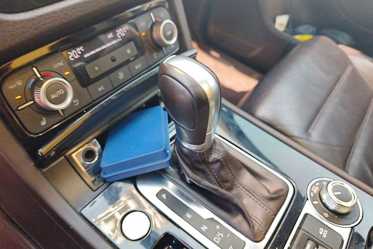 Used Volkswagen Touareg 2018 3.0 TSI Glory Collection Edition Gear Lever
